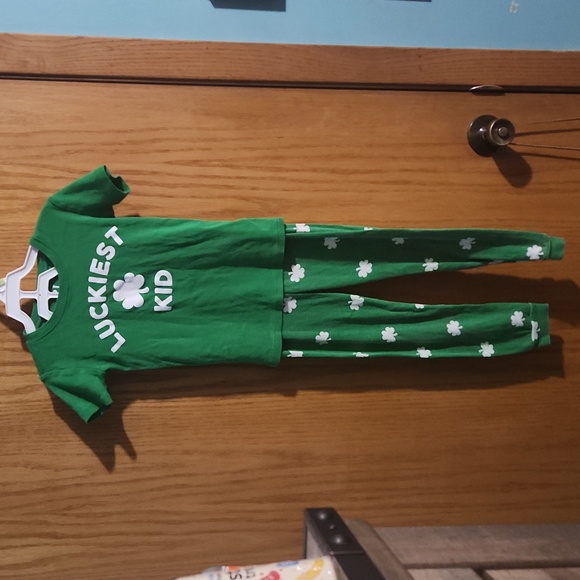 St. Patrick's Day pajamas 5T - Picture 2 of 5